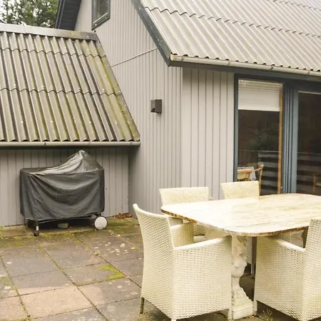 Three-bedroom Holiday In Casa vacanze